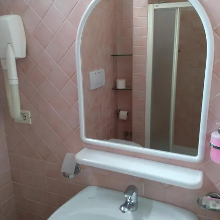Ivana Hotel 2*